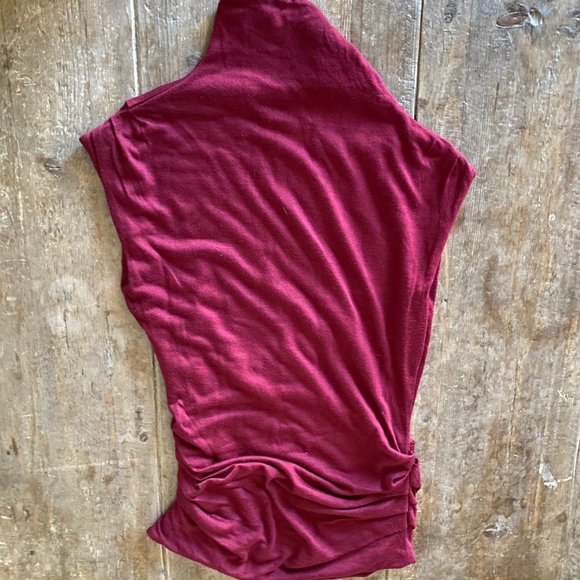 Sleeveless Statement Top - Picture 2 of 4